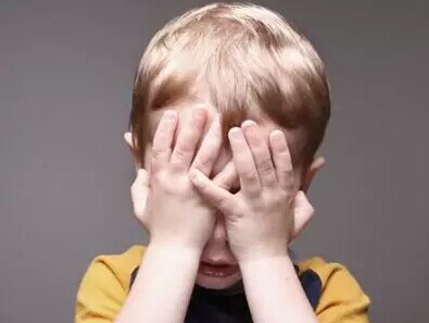 孩子胆小怕事又内向,各位家长必备的教育手册,赶快收藏起来了